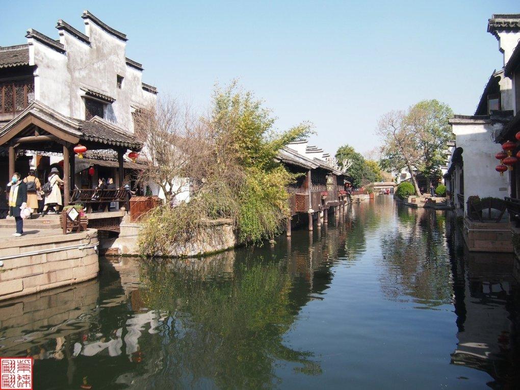 2011年湖南老妇刚下葬，其儿子连续几天梦见，挖坟开棺后吓坏众人